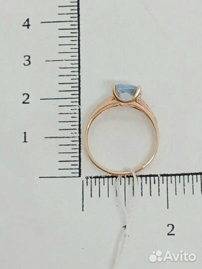 Кольцо с природным камнем Золото