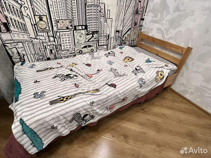 Кровать с матрасом