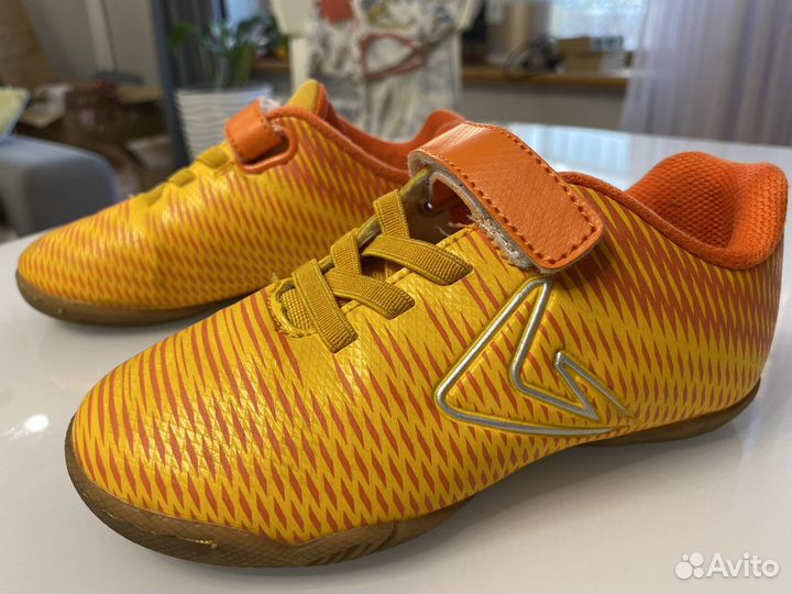 Футбольные бутсы 28 размер