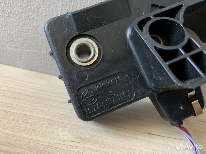 Замок крышки багажника BMW E32 730i 735i 740i 750i