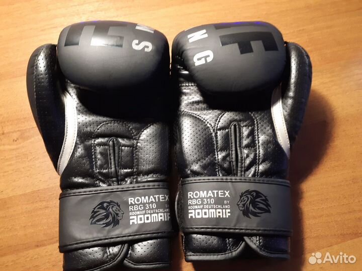 Боксерские перчатки Roomaif