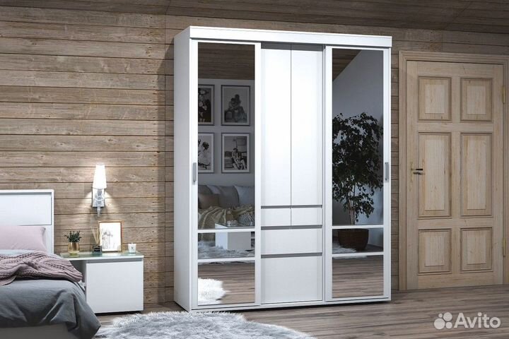 Шкаф купе с зеркалом
