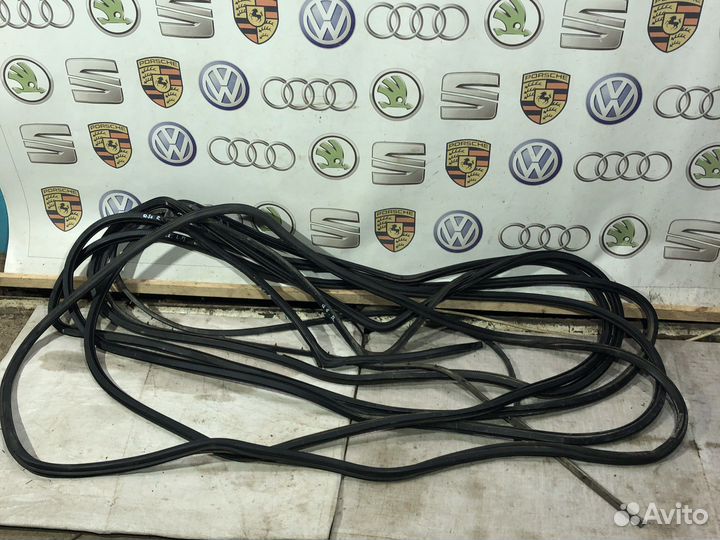 Уплотнительная резинка дери Ауди ку7 Q7
