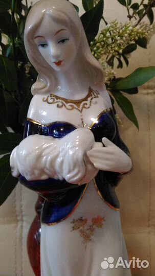 Статуэтка Фарфор. Дама с собачкой