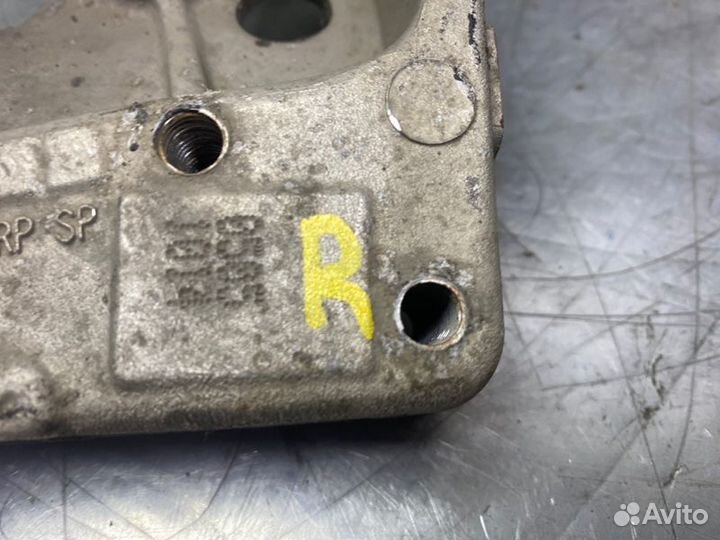 Кронштейн переднего рычага Skoda Octavia (A5 1Z)