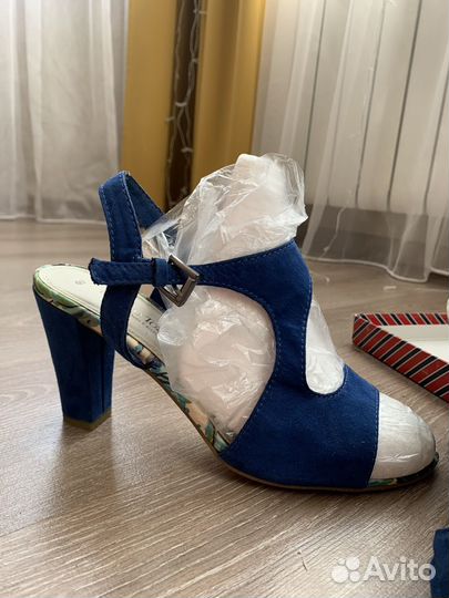 Босоножки женские