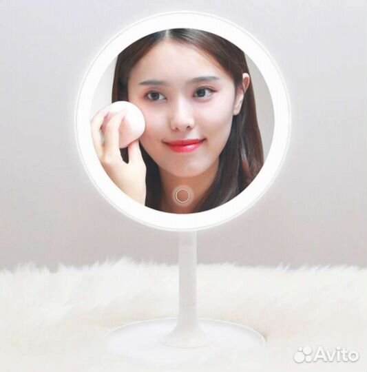 Настольное зеркало с подсветкой для макияжа