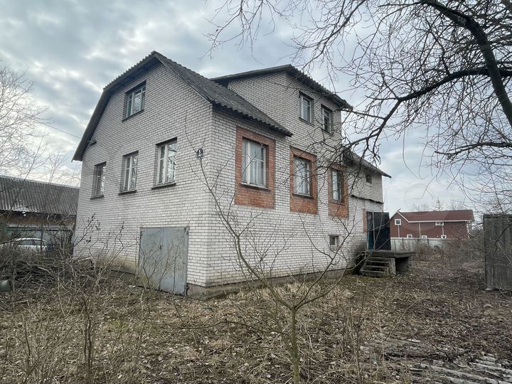 Дом 201,7 м² на участке 12 сот.