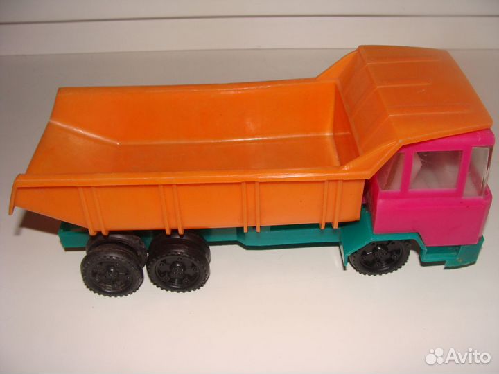 Продаю машинки СССР