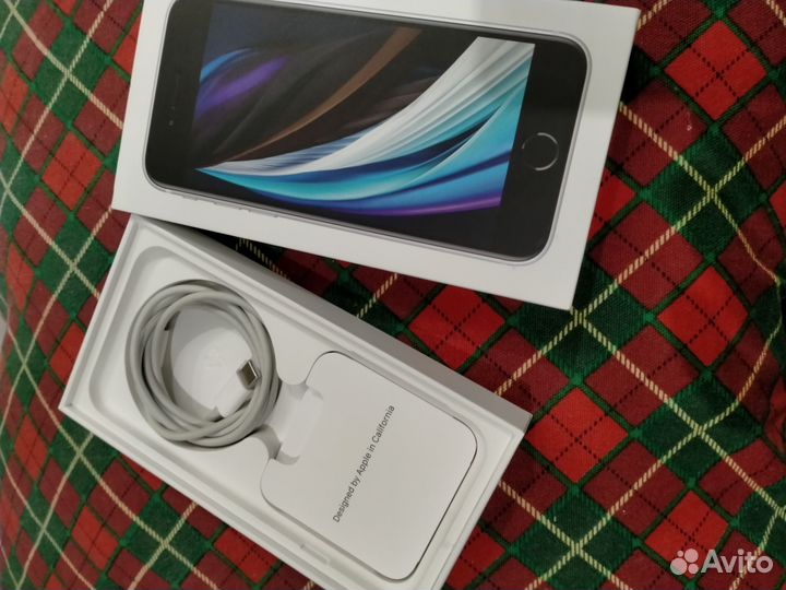Телефон iPhone se 2020