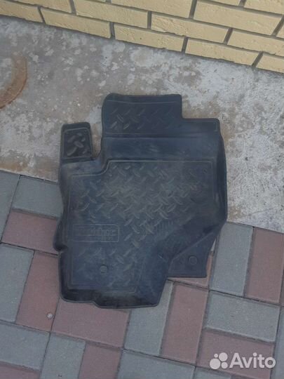 Автомобильные коврики резиновые