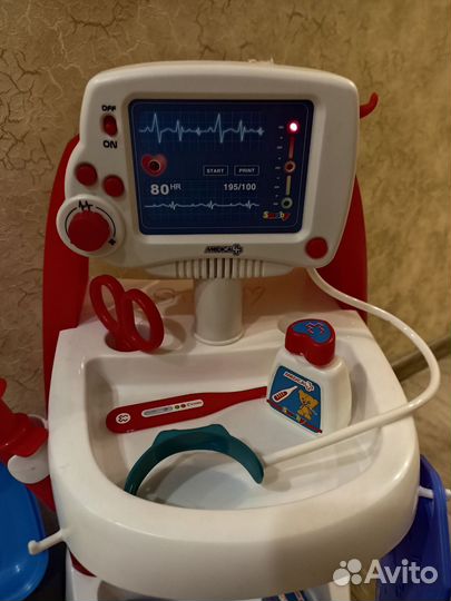 Тележка доктора Smoby, мольберт, стул