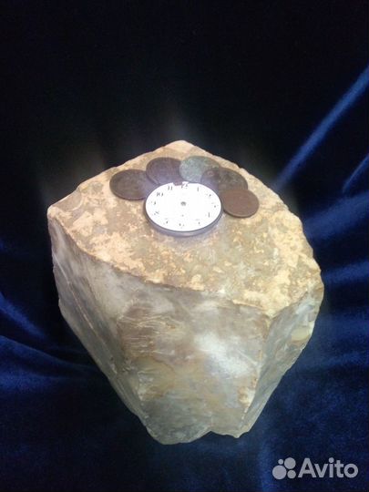 Камень в аквариум или на капусту. Драгоценный :)