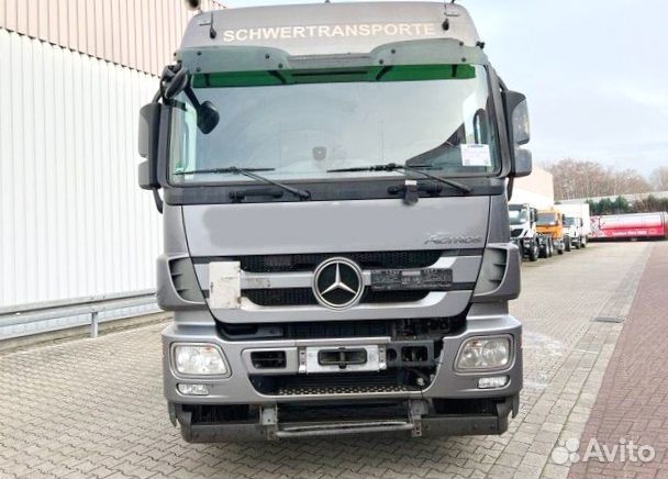 Pазбираем грузовик Mercedes-Benz Actros mpii 2002