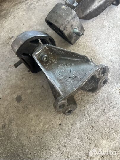 Кранштейн кпп 8D0399113AB Audi A4 B5