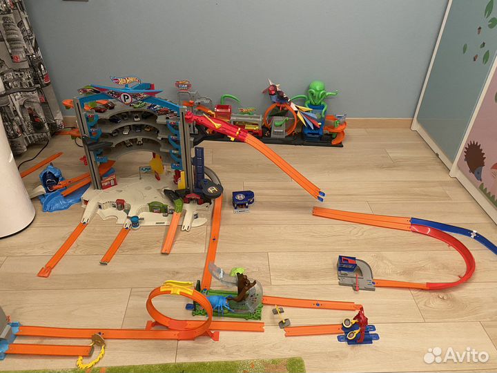 Большой гараж Hot wheels