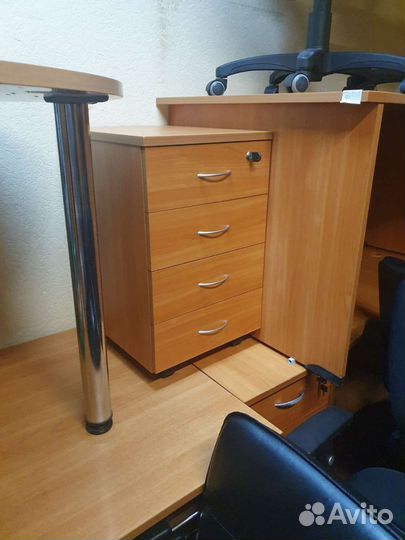 Тумба подкатная с ящиками