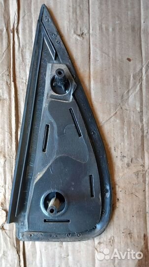 Escape тайванец 2007-09 уголок задней правой двери