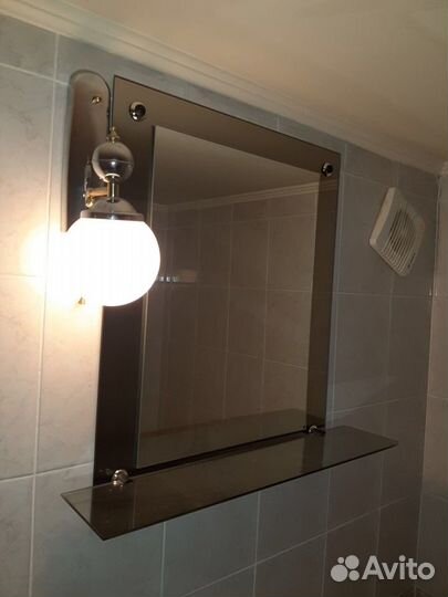 Зеркало с полкой