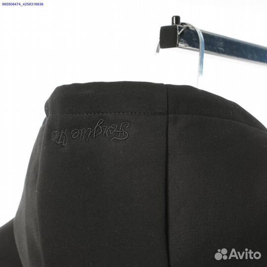 Присоединяйтесь к миру с худи Syna World