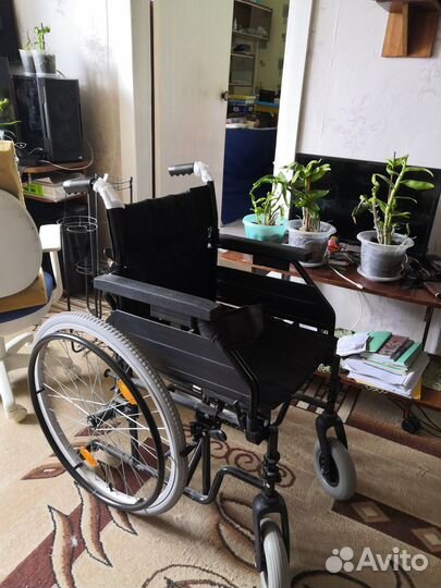 Продам инвалидную коляску