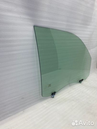 Стекло двери переднее правое Toyota Land Cruiser