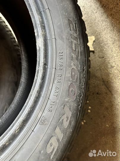 Pirelli Scorpion Ice Zero 2 215/60 R16 99T