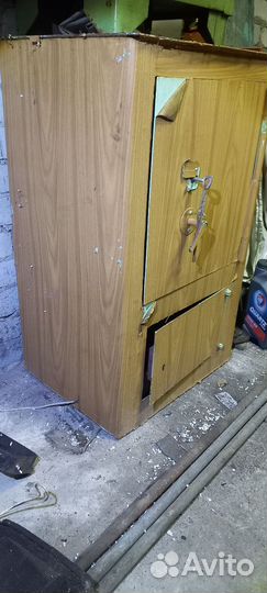 Сейф металлический