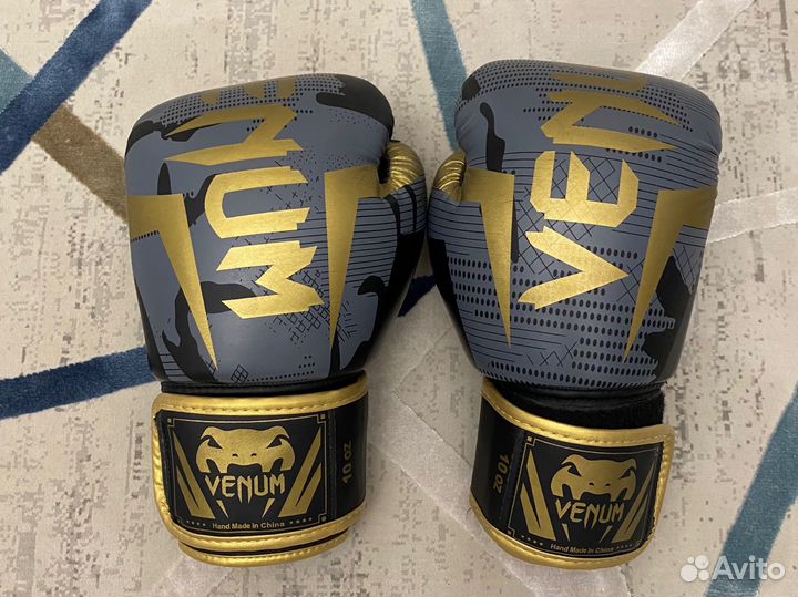 Боксерские перчатки venum