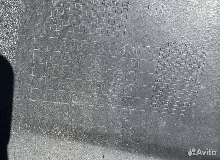 Mercedes sprinter 907 клык заднего бампера