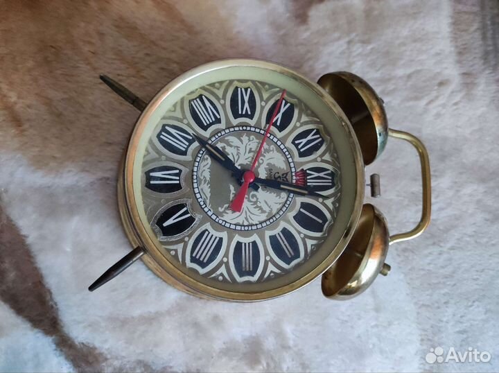 Часы будильник sanmao времен СССР