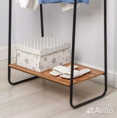 Напольная вешалка для одежды с полкой