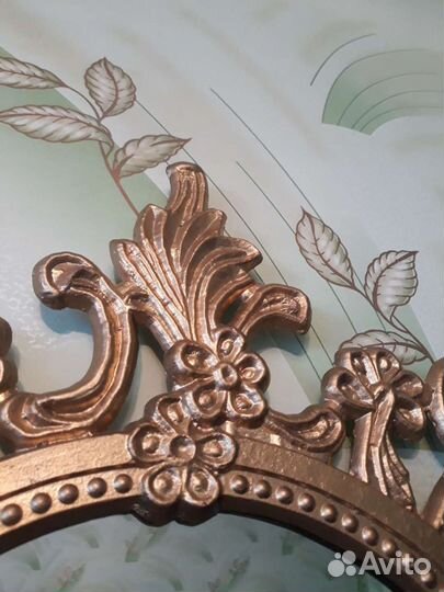 Винтажное интерьерное зеркало в раме 