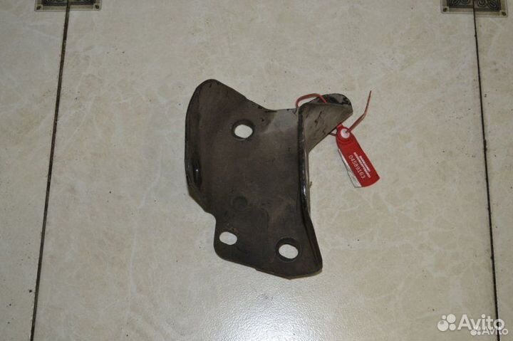 Кронштейн балки задний правый Renault Logan