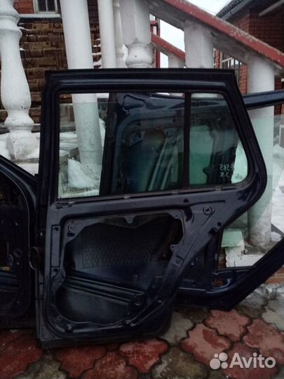 Задняя правая дверь на volkswagen golf 4