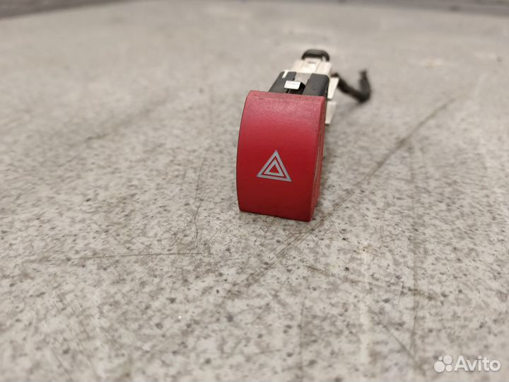 Клавиша аварийки + фишка для Skoda Octavia A5