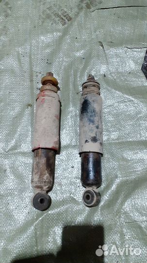 Передние амортизаторы на Chevrolet Niva