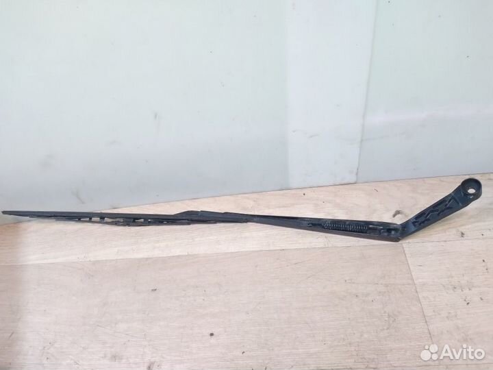 Поводок стеклоочистителя передний правый Toyota