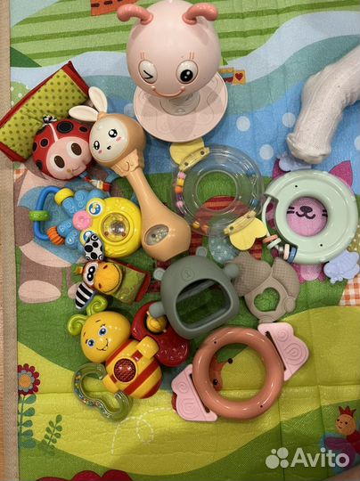Погремушки и развивающие игрушки пакетом