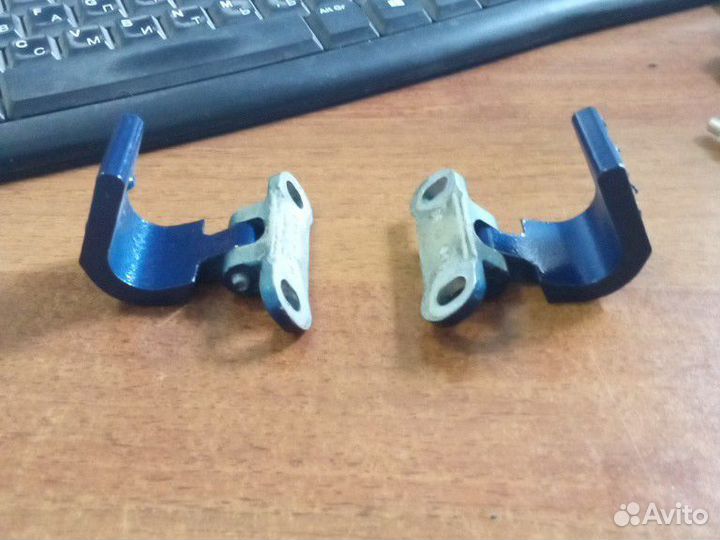 Петли крышки багажника Шкода Фабия2