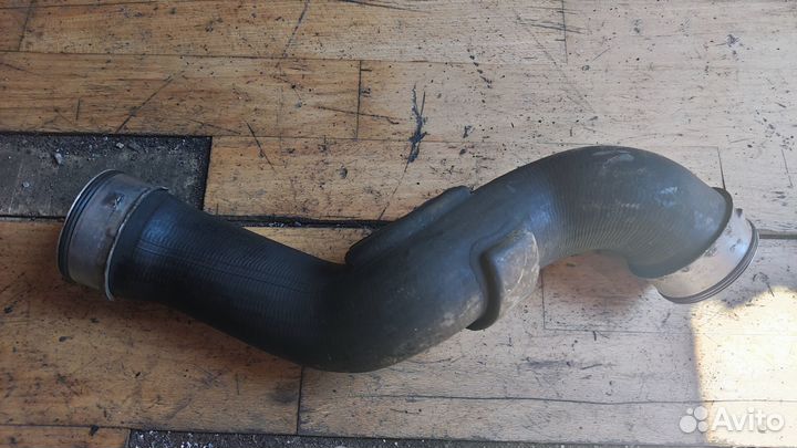 Патрубок интеркулера Мерседес 203 2.0 2.2 CDI