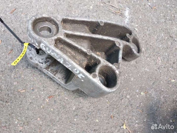 Кронштейн кпп Renault Laguna 1 7700818749