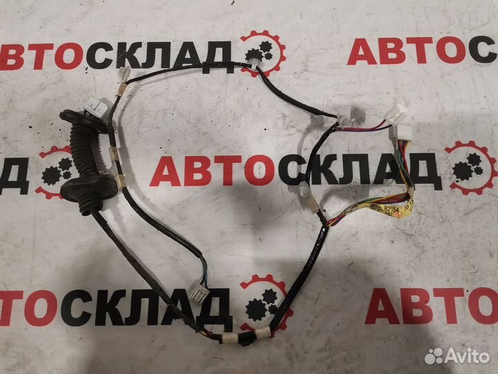 Проводка двери задней левой Б/у 8215433180
