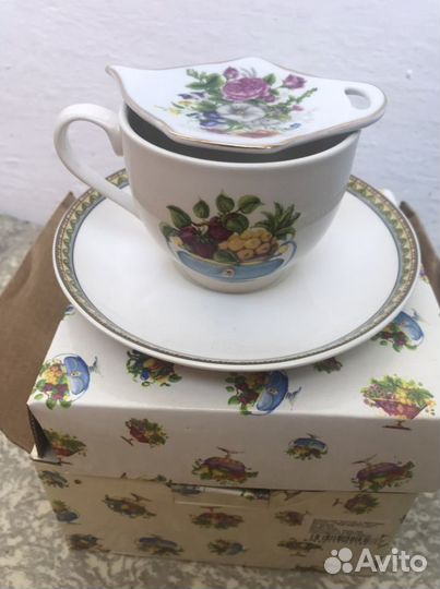 Большая чашка с блюдцем