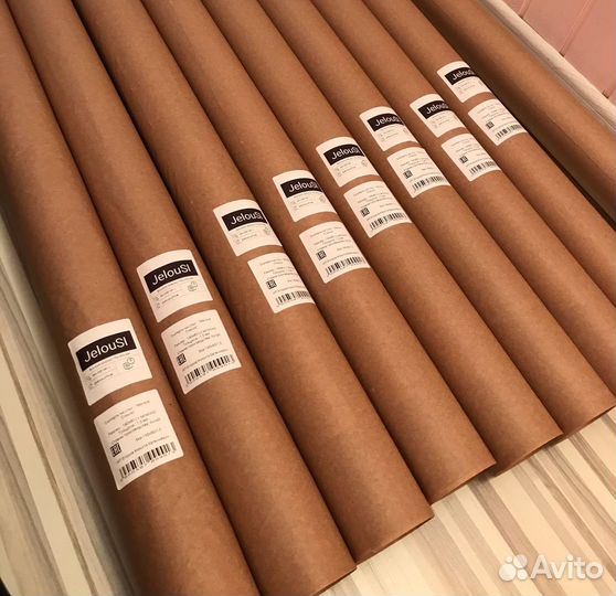 Универсальное жидкое стекло для защиты стола b-2439