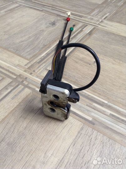 Замаок багажника Ford Fusion