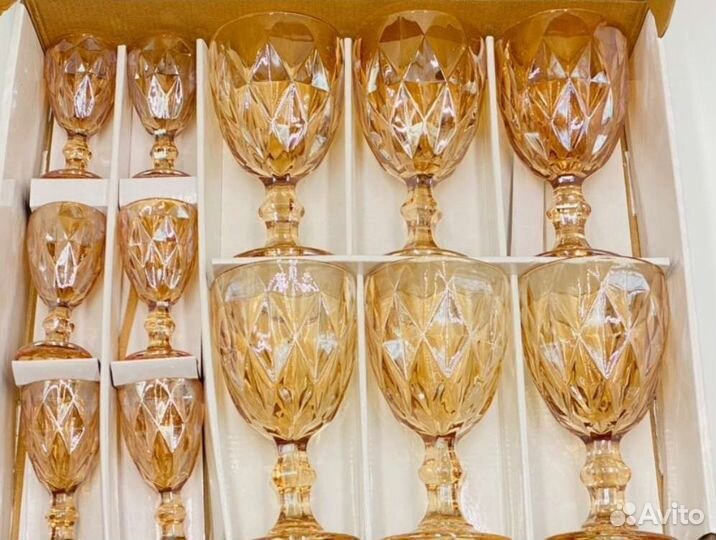 Набор бокалов и рюмок