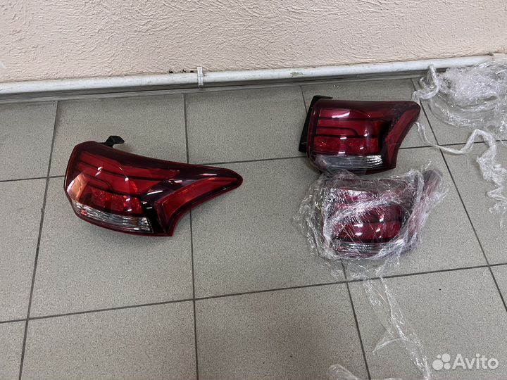 Задний фонарь Митсубиси Аутлендер 3