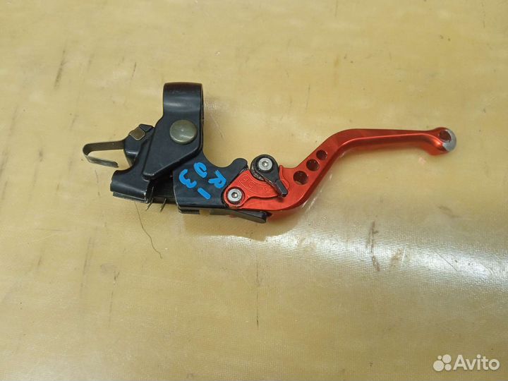 Yamaha R1 2002-2003. Кронштейн сцепления