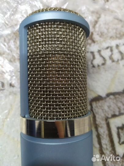 Студийный микрофон AKG Perception 820 Tube